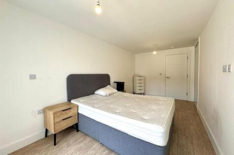 Main bedroom pic 3.jpeg