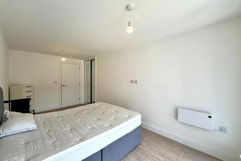 Main bedroom pic 2.jpeg