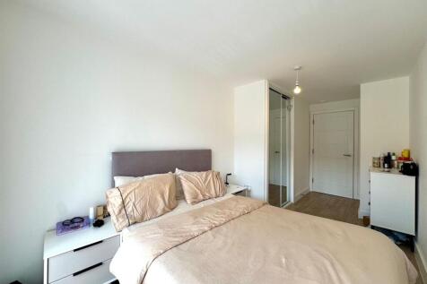 Second bedroom pic 2.jpeg