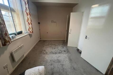 Bedroom 1.jpeg
