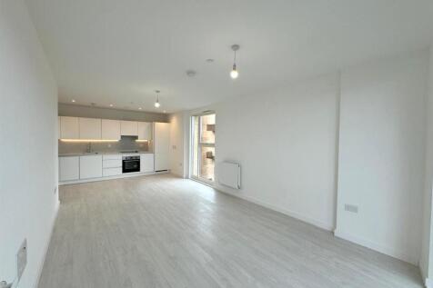 Living room pic 3.jpg