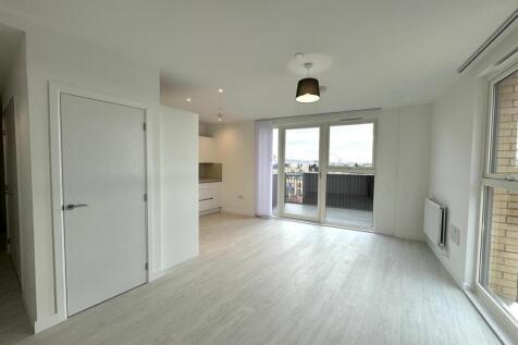 Living Room pic 2.jpg