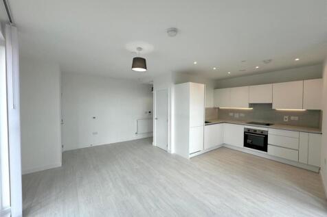 Living Room pic 5.jpg