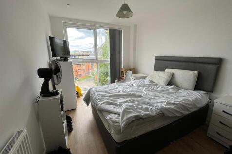 Bed 2.jpg