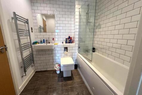 Ensuite 1.jpg