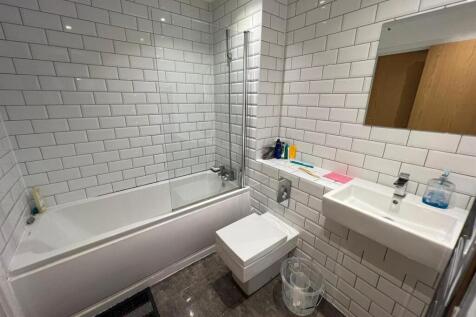 Ensuite 2.jpeg