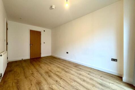 Main bedroom pic 2.jpeg