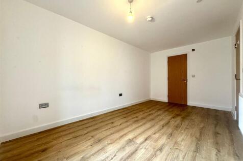 Second bedroom pic 3.jpeg