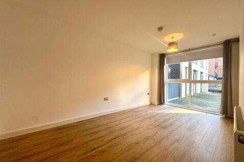 Main bedroom pic 1.jpeg