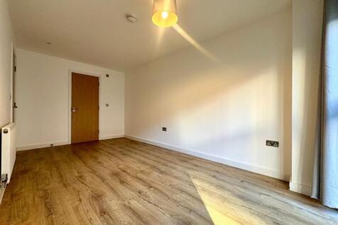 Main bedroom pic 2.jpeg