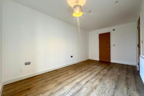 Second bedroom pic 2.jpeg