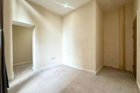 Bedroom pic 2.jpeg