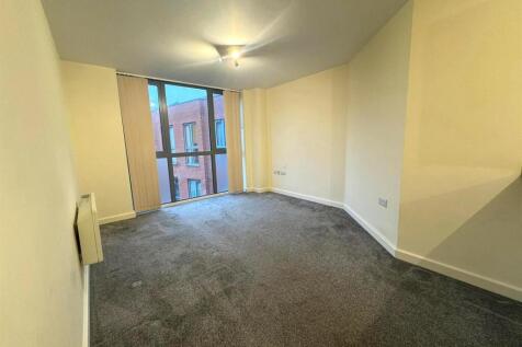 Living room pic 3.jpeg