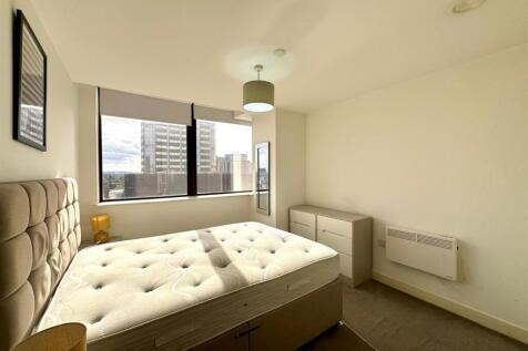Bedroom pic 1.jpeg