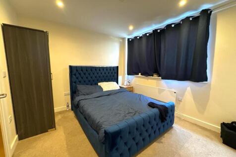 Bedroom 1.jpg