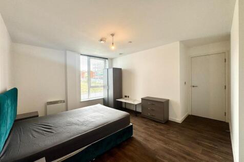 Main bedroom pic 2.jpeg