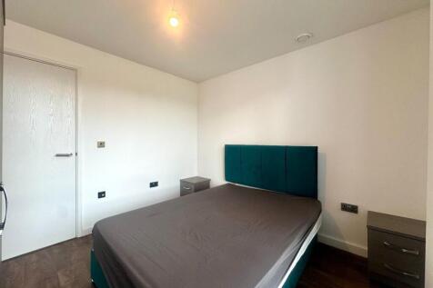 Second bedroom pic 2.jpeg