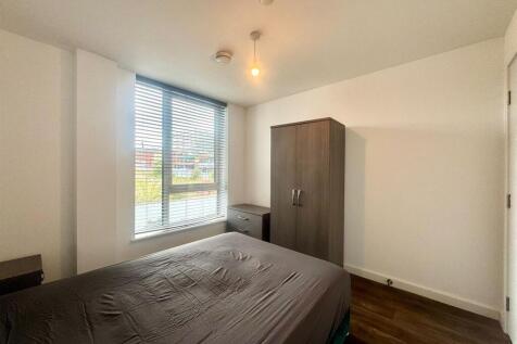 Second bedroom pic 3.jpeg