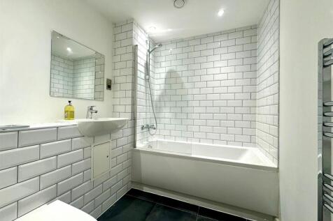 Main bathroom.jpeg