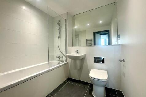 Main bathroom.jpeg