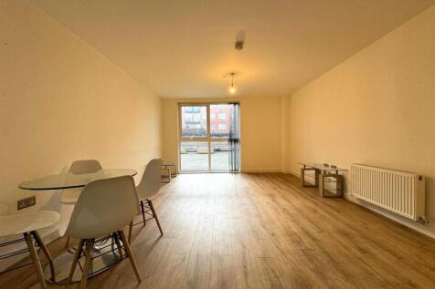 Living room pic 4.jpg