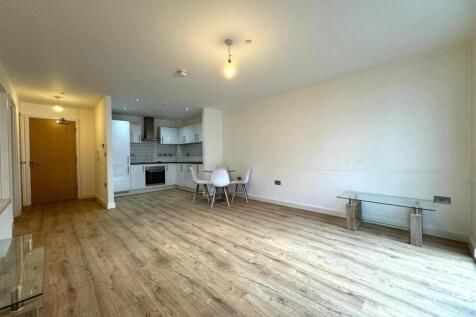 Living room pic 3.jpg