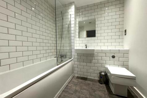 Bathroom pic 2.jpg