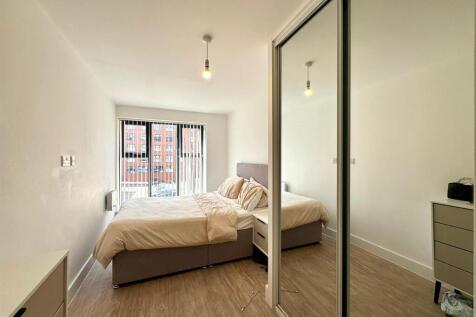 Second bedroom pic 1.jpeg