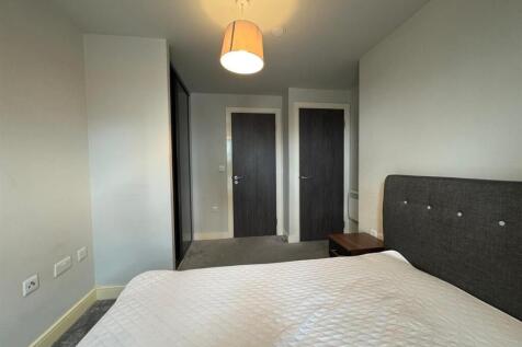 Bedroom 1 pic 3.jpeg