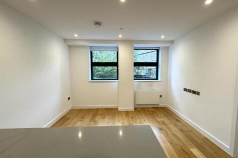 Living Room pic 1.jpeg