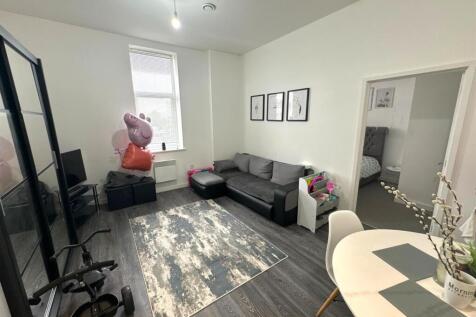 Living Room pic 2.jpeg