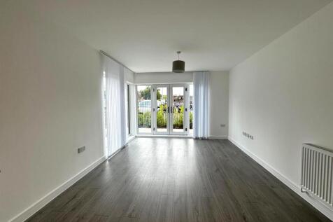 Living room pic 3.jpg