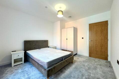 Bedroom pic 1.jpeg