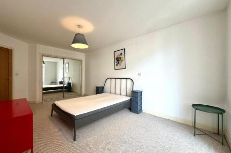 Bedroom pic 2.jpeg