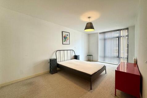 Bedroom pic 1.jpeg