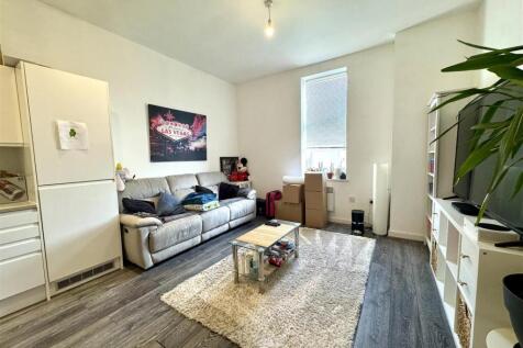 Living Room pic  4.jpeg