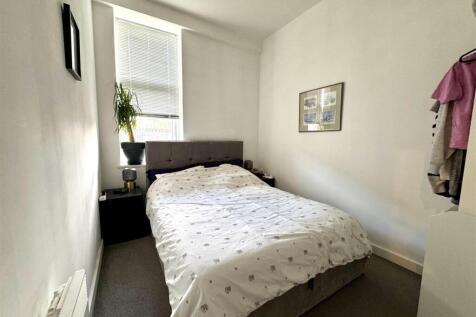 Bedroom 1 pic 1.jpeg