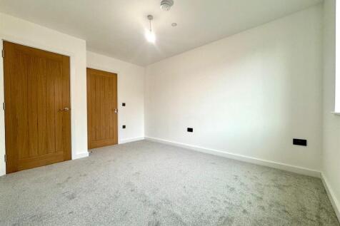 Main bedroom pic 2.jpeg