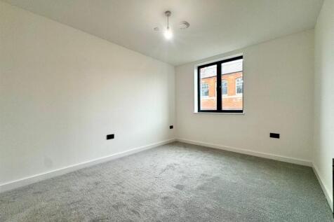 Main bedroom pic 1.jpeg