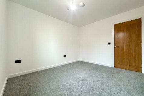 Second bedroom pic 2.jpeg