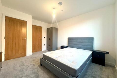 Main bedroom pic 1.jpeg