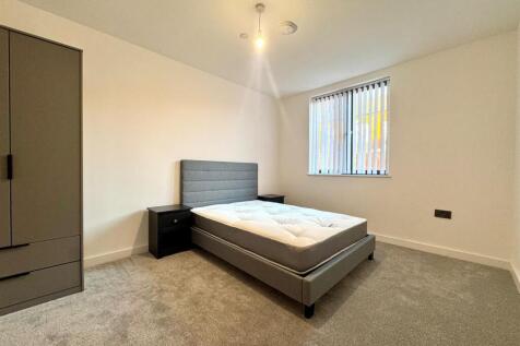 Main bedroom pic 2.jpeg