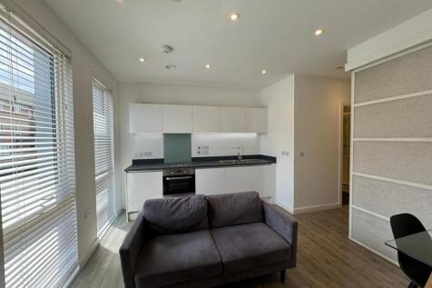 Living area pic 6.jpg