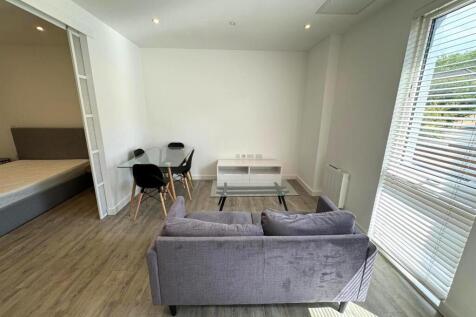 Living area pic 1.jpg