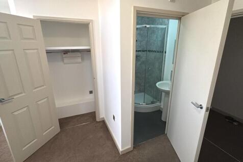 Bedroom 1 pic 2.jpeg