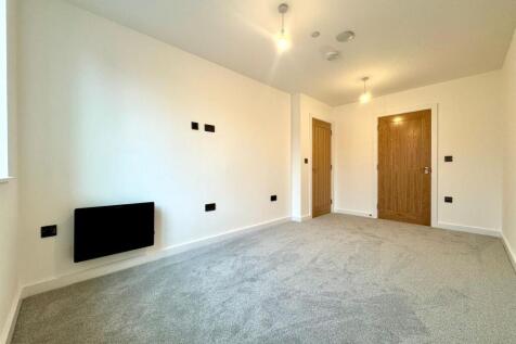 Main bedroom pic 1.jpeg