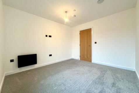 Second bedroom pic 2.jpeg