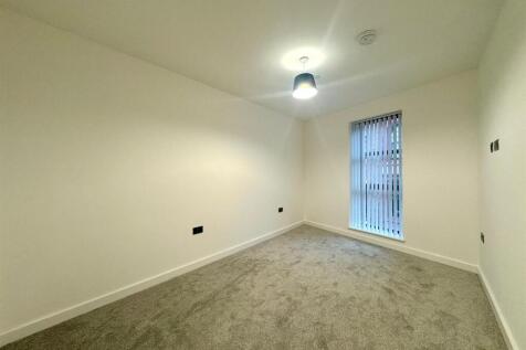 main bedroom pic 1.jpeg