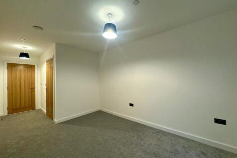 main bedroom pic 2.jpeg