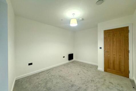 2nd bedroom pic 2.jpeg